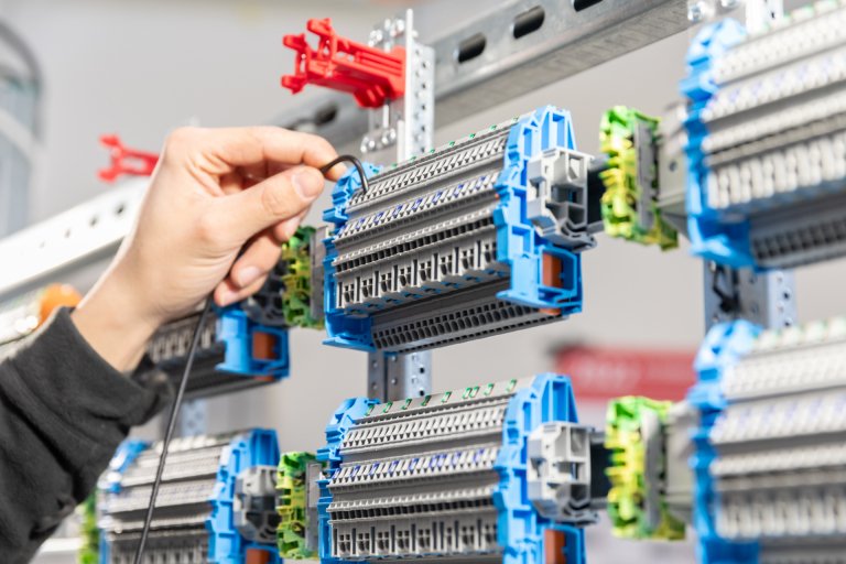 Wallbox im Mehrfamilienhaus installieren lassen 6 WiPi Elektrotechnik bei der Elektroinstallation